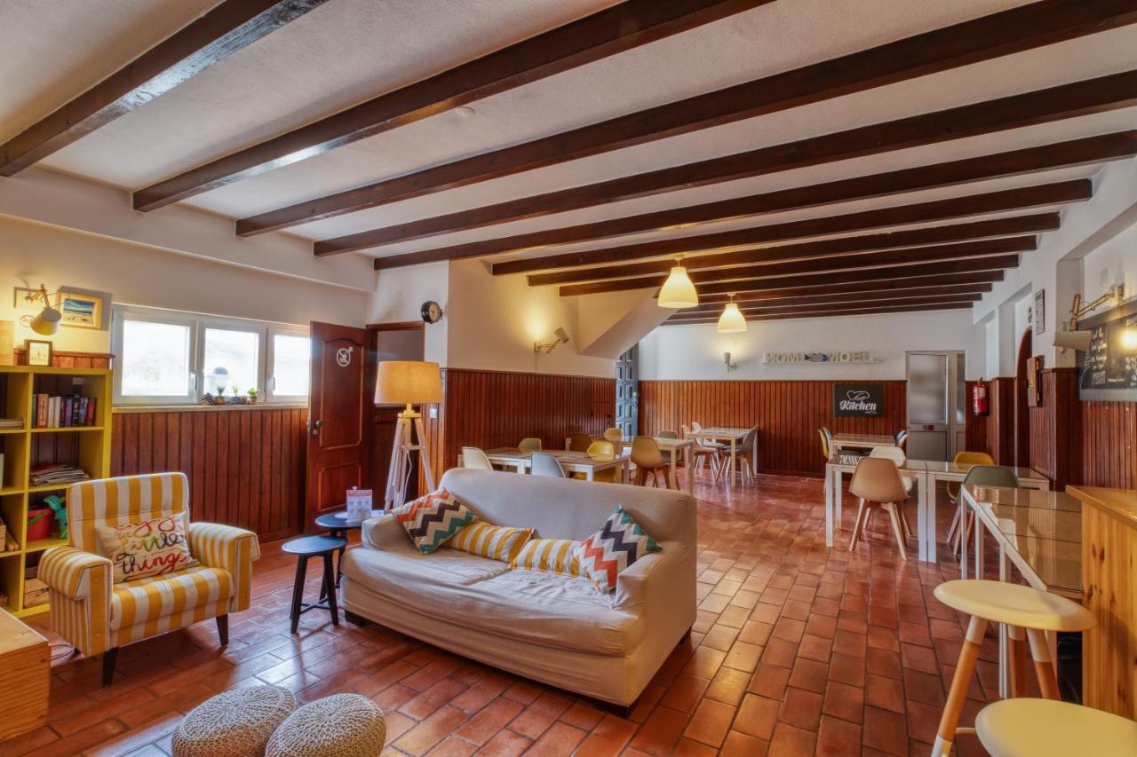 Homemoel Local Accomodation Al São Pedro de Muel Ngoại thất bức ảnh