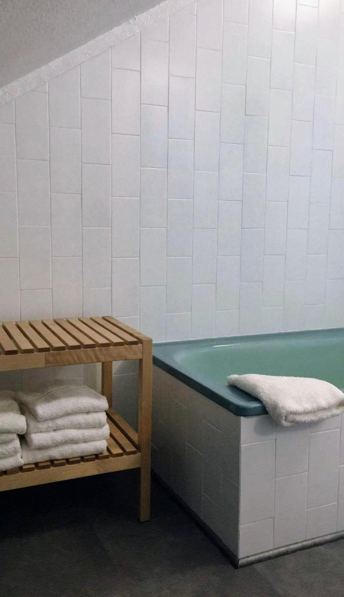 Homemoel Local Accomodation Al São Pedro de Muel Ngoại thất bức ảnh